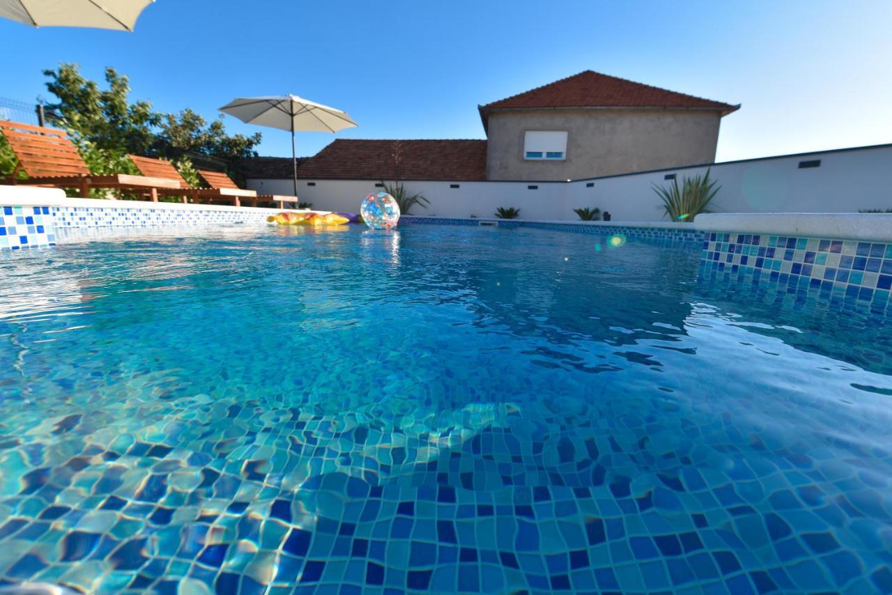 Debeljak Villa Navita Augustinus With Pool מראה חיצוני תמונה
